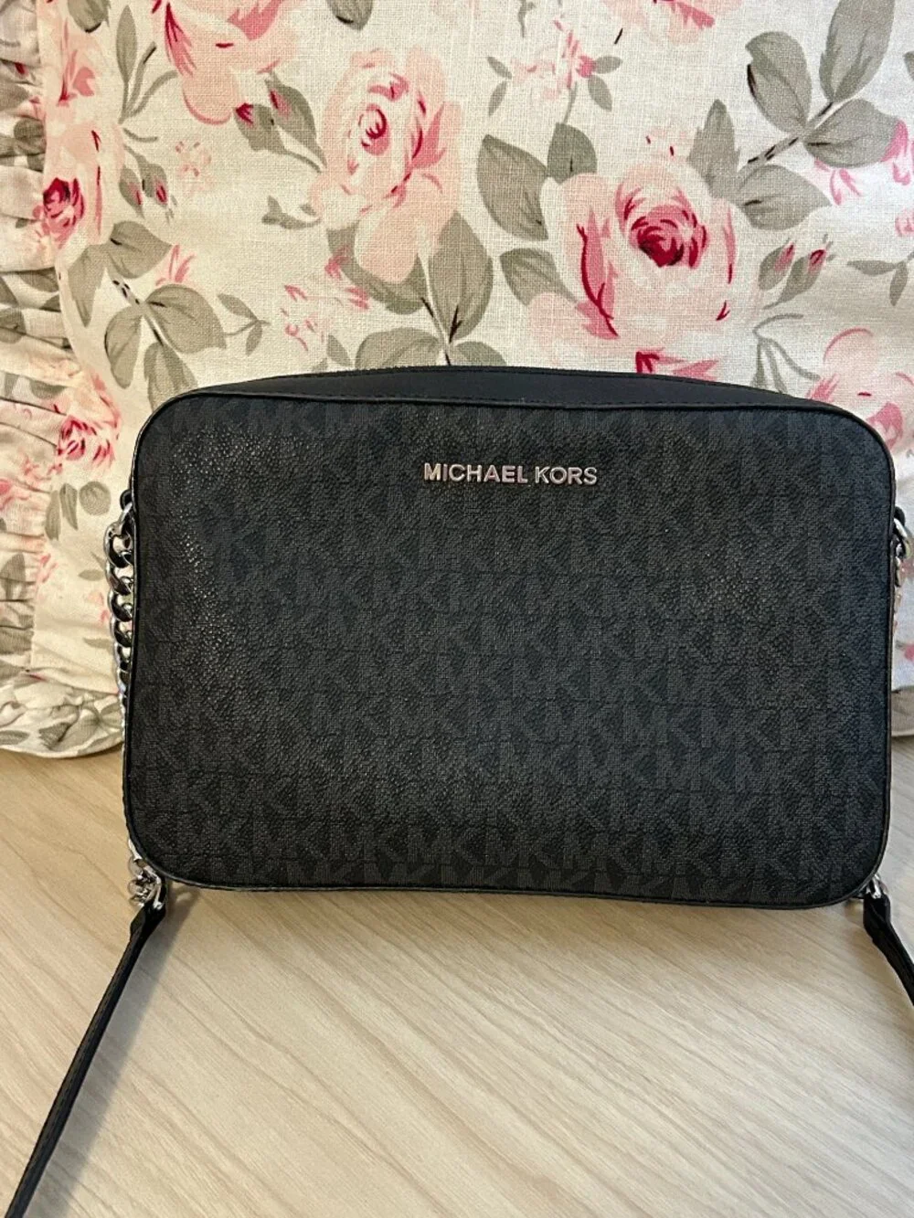 Michael Kors Large East West Crossbody-Black Signature - Picture 14 of 15